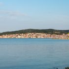 Unterkunft Vodice Nr. 69: Blick vom Strand auf die Stadt (10m vom Haus entfernt)